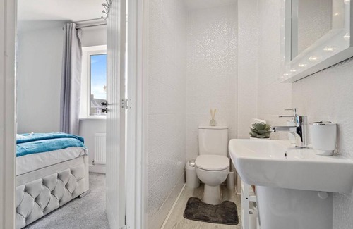 Purston Jaglin House | Cosy 2 bedroom house in the heart of Featherstone