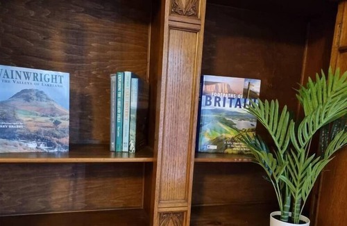 Calder Bridge Apartment | ✰ COSY 2 BR FLAT✓MINS TO THE BEACH → FREE PARKING