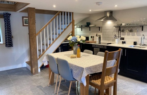 Llanfihangel Tal-y-llyn Cottage | Cosy 2 bed barn in Bannau Brycheiniog national park, with outdoor patio.