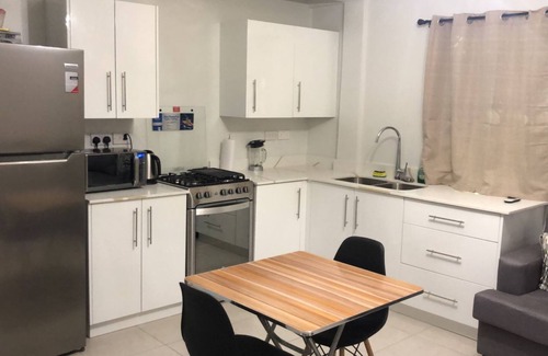 Bois d'Orange Apartment | Cosy 2bed apartment 5mins from the beach. Pet-Friendly!