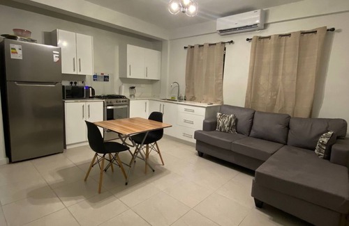 Bois d'Orange Apartment | Cosy 2bed apartment 5mins from the beach. Pet-Friendly!