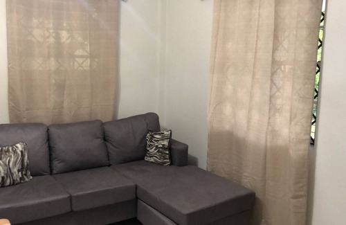 Bois d'Orange Apartment | Cosy 2bed apartment 5mins from the beach. Pet-Friendly!