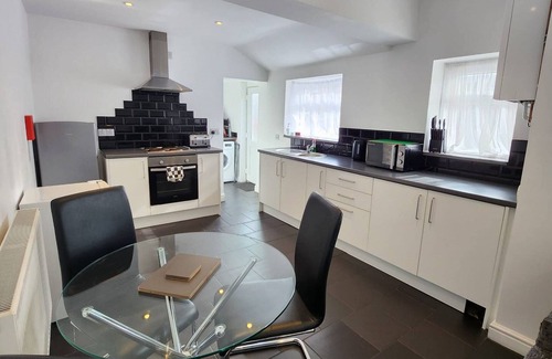 Scunthorpe Apartment | Cosy 2Bed Apt with Free Street Parking