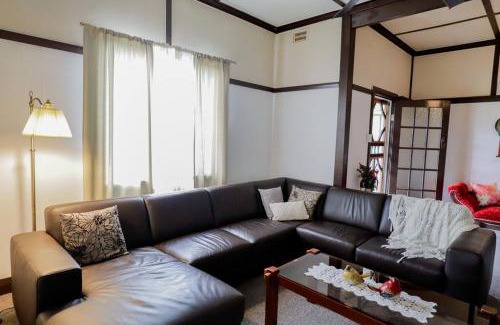 Tenterfield House | Cosy 3-Bed Home with Fireplace & Outdoor BBQ