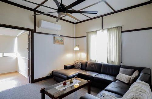 Tenterfield House | Cosy 3-Bed Home with Fireplace & Outdoor BBQ