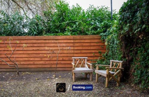 Trafford Apartment | Cosy 3-Bed House, Garden & Free Parking in Stretford