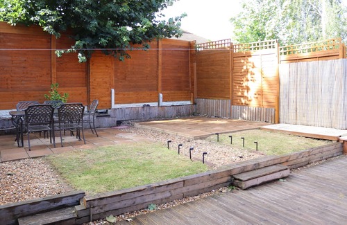 Sheldon House | Cosy 3 bedroom 2 Bathroom House with Parking