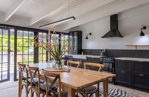 Perth House | Cosy 3-Bedroom Escape with Outdoor Bliss