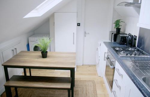 Homerton Apartment | Cosy 3 Bedroom Flat, Hackney Central