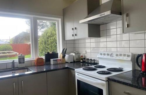 Kilbirnie House | Cosy 3 bedroom Home in Kilbirnie