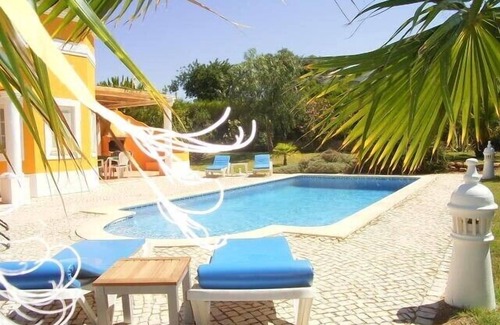 Portimao Villa | Cosy 3 bedroom private pool villa,WIFI,1250m² mature evergreen private gardens