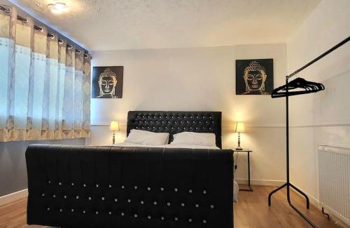 Weston on Trent Apartment | Cosy 3 double bed flat sleeps 6