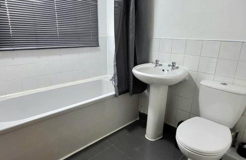 Weston on Trent Apartment | Cosy 3 double bed flat sleeps 6