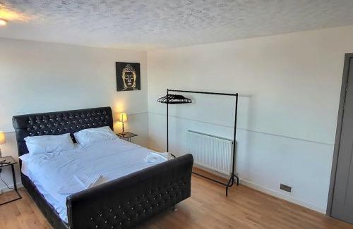 Weston on Trent Apartment | Cosy 3 double bed flat sleeps 6