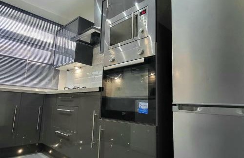 Weston on Trent Apartment | Cosy 3 double bed flat sleeps 6