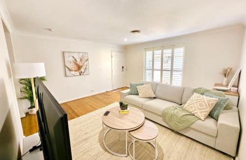 Ryde Villa | Cosy 3BR House, 7 mins drive to Macquarie Centre, 5 stars on AirB&B