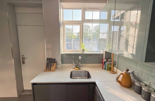 St. Johns Wood Apartment | Cosy 4-Bed, 2-Bath flat with AC near Hyde Park, Paddington, Marylebone