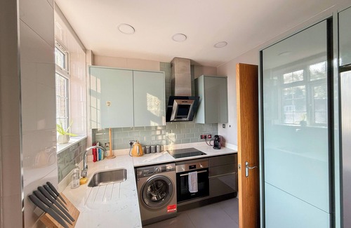 St. Johns Wood Apartment | Cosy 4-Bed, 2-Bath flat with AC near Hyde Park, Paddington, Marylebone