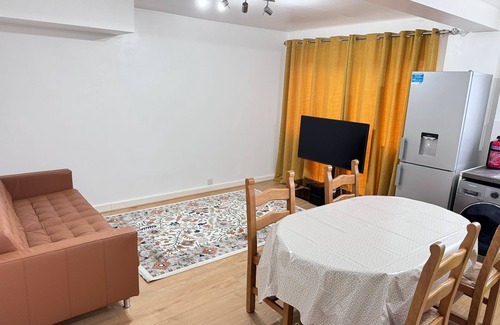 Headington House | Cosy 4-Bedroom Entire Home - Sleeps 7, Oxford