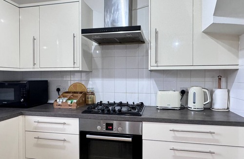 Headington House | Cosy 4-Bedroom Entire Home - Sleeps 7, Oxford