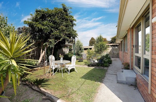Greenvale House | Cosy 4 Bedroom Holiday Home - Melbourne Airport