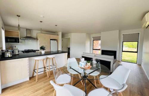 Lake Hayes Apartment | Cosy 4 Bedroom Home