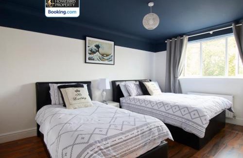 Leeds House | Cosy 4Bedroom House Near City Centre By Homebird Property Management Short Lets & Serviced Accommodation Leeds With Private Parking & Garden