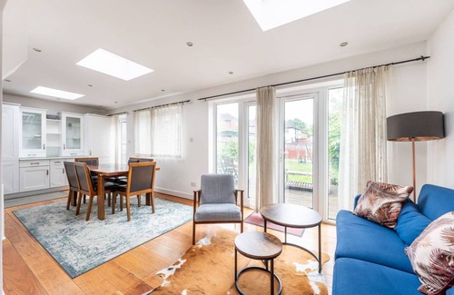 Barnhill House | Cosy 5 Bedroom House Wembley Park
