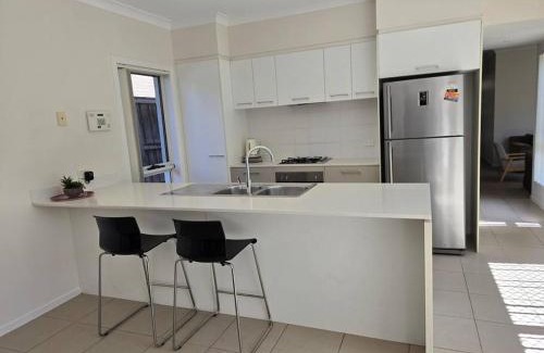 Kellyville Ridge Villa | Cosy 5 x bedroom Kellyvil Ridge