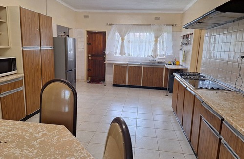 Harare House | Cosy 6 Bedroomed Guest House with a Jet Hot Tub and an Outdoor Swimming Pool
