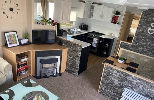 Great Yarmouth House | Cosy 8 berth caravan at California Cliffs with decking and WiFi ref 50036H