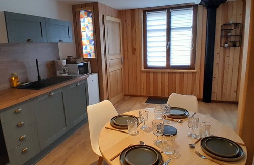 Monthureux-sur-Saone Apartment | Cosy 80 m2 ground floor apartment in town center with shops