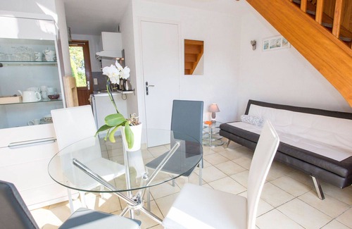Saint-Jouan-des-Guerets Apartment | Cosy apartment for 4 people with pool, WIFI, TV, terrace and parking