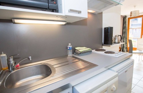 Saint-Jouan-des-Guerets Apartment | Cosy apartment for 4 people with pool, WIFI, TV, terrace and parking