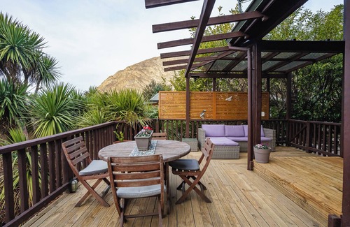 Arthur's Point House | Cosy Alpine Chalet | Near Town & Shotover Jet