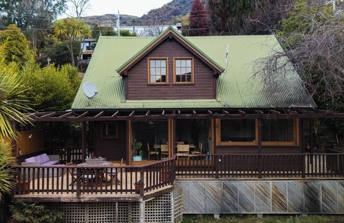 Arthur's Point House | Cosy Alpine Chalet | Near Town & Shotover Jet