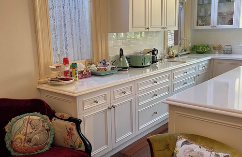 Bridgetown House | Cosy and comfortable riverside homestead in Bridgetown - sleeps up to 14 guests.