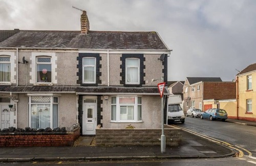 Cwmbrwla Apartment | Cosy and Comfortable Stay - Swansea
