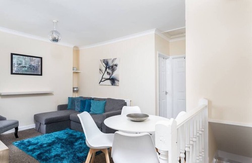 Cwmbrwla Apartment | Cosy and Comfortable Stay - Swansea