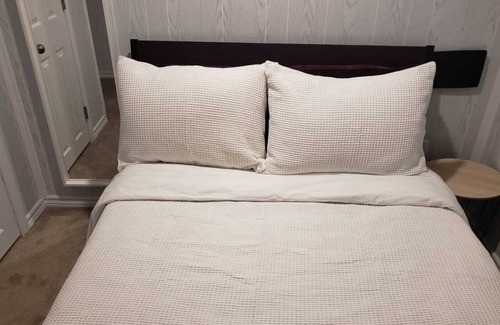 Hamilton House | Cosy and comfy appartment/bsmt. City of falls!