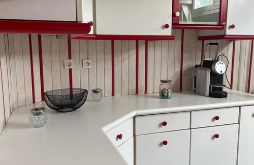 Vaires-sur-Marne Boat Rental | Cosy and convivial houseboat