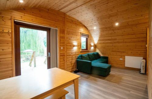 Newmarket Apartment | Cosy and eco-friendly cabins next to 16th century pub