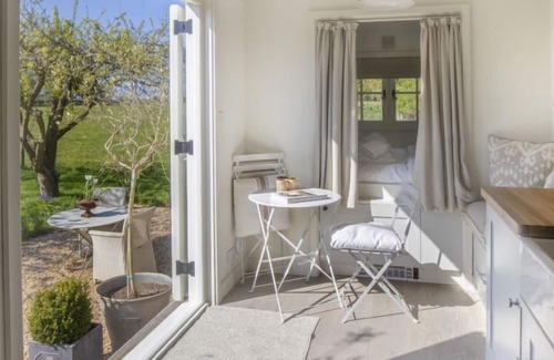 Stanhoe Cabin | Cosy and luxurious, Hidden Hut is beautifully finished with opulent touches and has uninterrupted vi