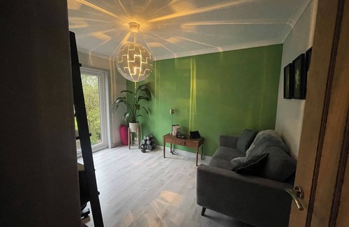 Fintry House | Cosy and quiet garden suite in village home