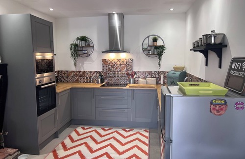 L'Isle-Jourdain House | Cosy and quirky 2bedrooms close to river, water sports, cafes.
