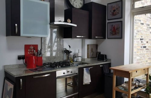 Cantelowes Apartment | Cosy and quirky 1 bedroom flat with patio Camden