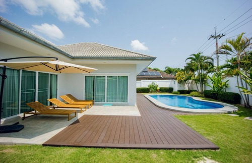 Hua Hin Villa | Cosy and relaxing pool villa, 10 min to the beach and shopping. Family friendly.
