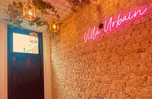 Assebroek Villa | Cosy and smart, new room - a short walk from city centre