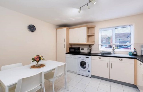 Doncaster Apartment | Cosy and Spacious 2 bed ground floor apartment
