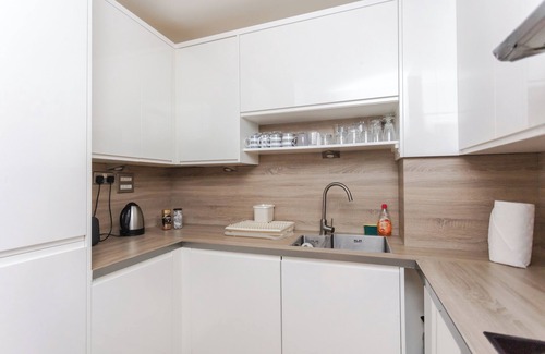 Elephant and Castle Condo | Cosy and Spacious 3 BD flat on Bermondsey St
